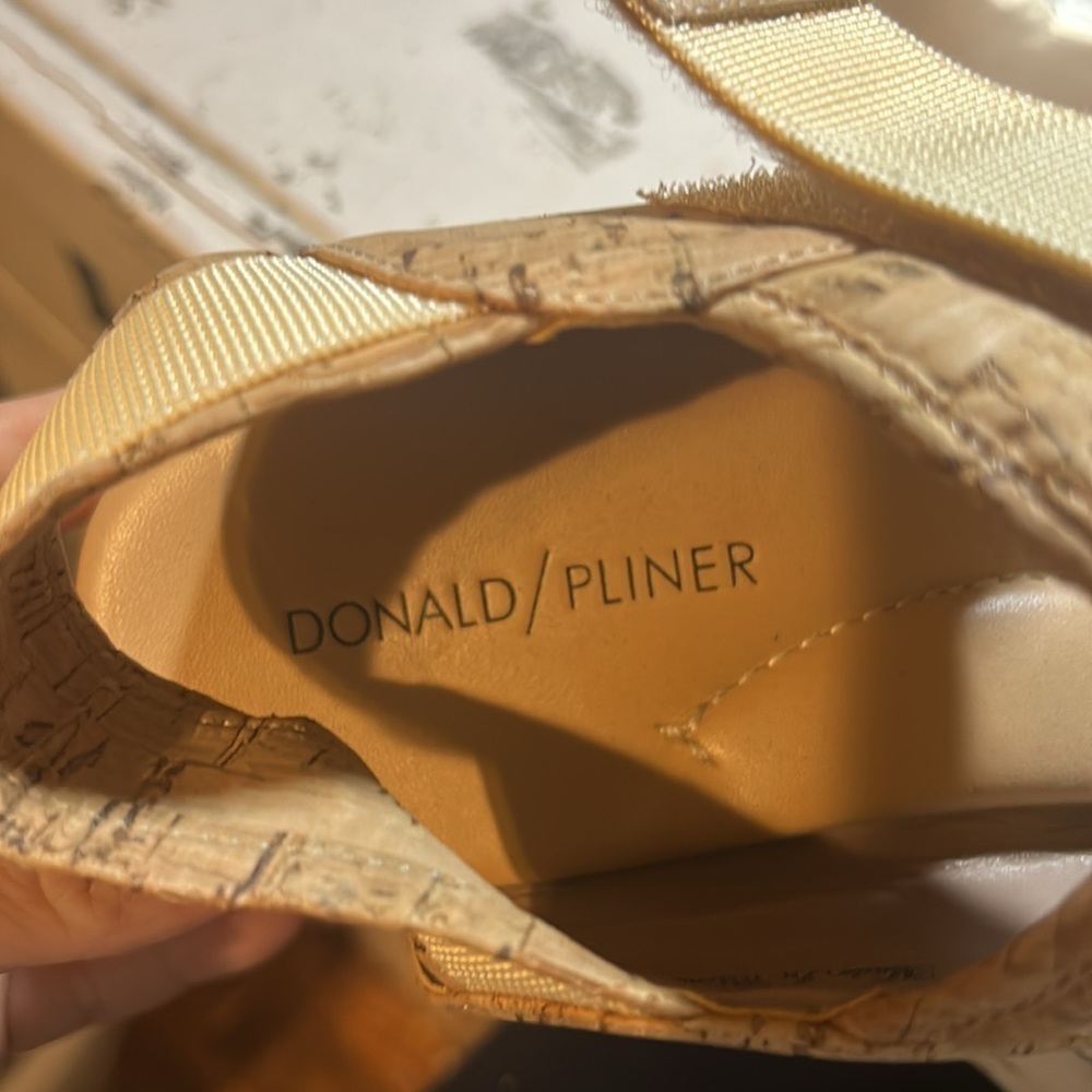 NOWT Donald J Pliner Womens Sarra Ankle Strap Sandals 9M - Picture 9 of 10